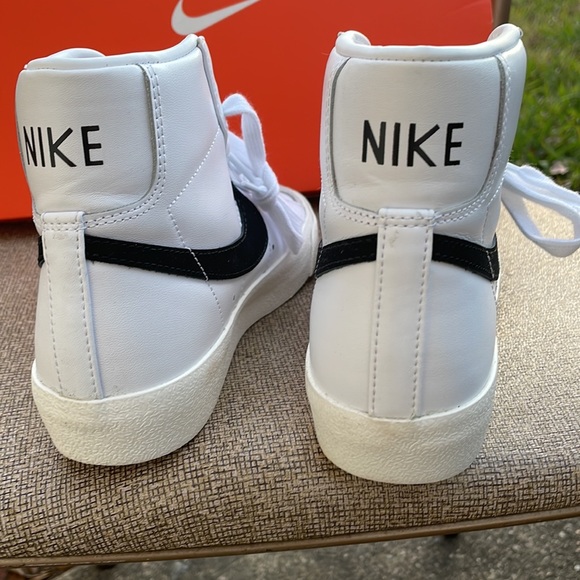 Nike Blazer Mid 77vintage grade school 6y 8 women - Picture 3 of 16